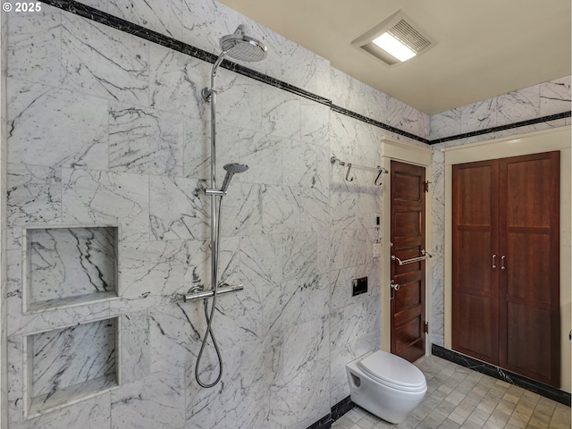 1925 Irving Ave, Astoria, OR 97103 - bathroom with a tile shower and toilet