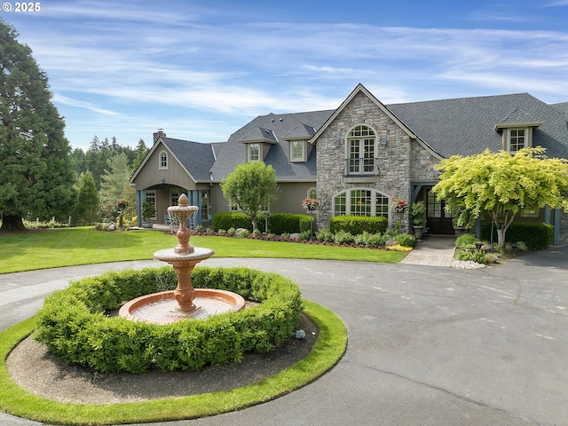 view of front of property with a front lawn