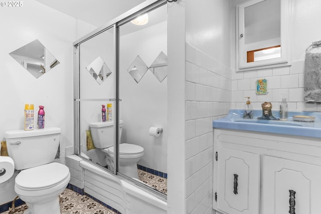 15170 SE 202nd Ave, Damascus, OR 97089 - full bath featuring vanity, tile walls, and tile patterned flooring