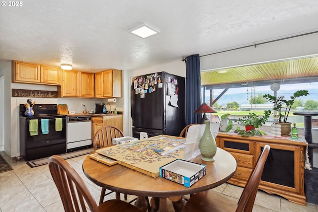 1831 E 14th St, The Dalles, OR 97058 - dining area featuring light tile patterned floors and a textured ceiling