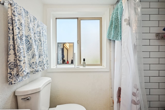 1831 E 14th St, The Dalles, OR 97058 - full bathroom featuring toilet and curtained shower