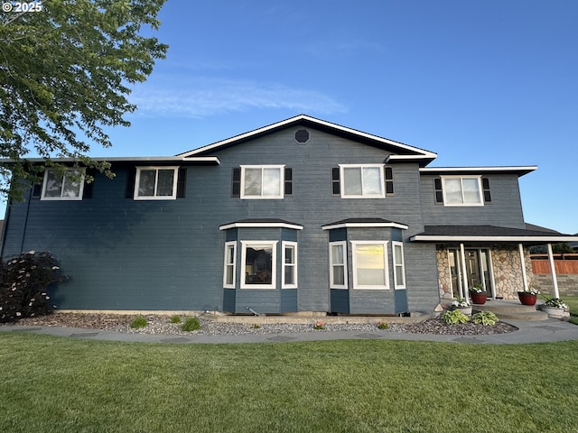 view of front of property with a front yard