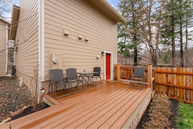 119/121 Tioga Ln, Idleyld Park, OR 97447 - wooden terrace with outdoor dining space