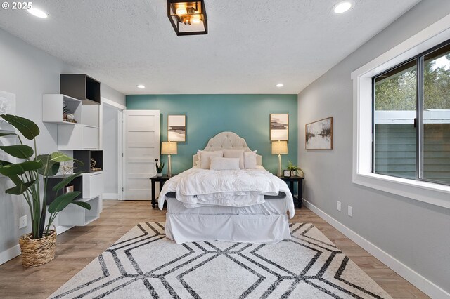 19434 S Logan Dr, Beavercreek, OR 97004 - bedroom featuring a textured ceiling, light wood-style flooring, and recessed lighting
