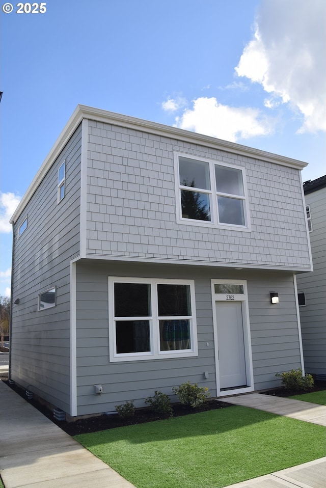 view of front of home featuring a front lawn