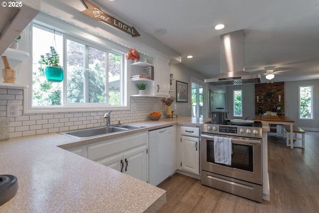 3681 Silverstone Ct NE, Salem, OR 97305 - kitchen featuring open shelves, stainless steel range with electric stovetop, a peninsula, extractor fan, and dishwasher