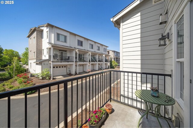 28683 SW Orleans Ave, Wilsonville, OR 97070 - balcony with a residential view