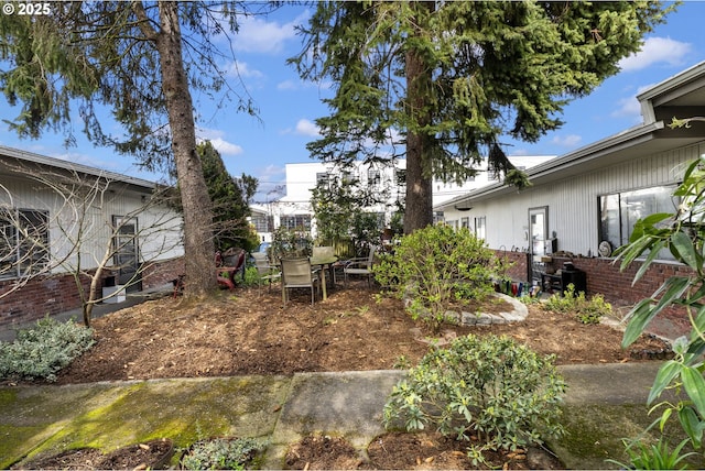 2544 NE Hoyt St, Portland, OR 97232 - view of yard