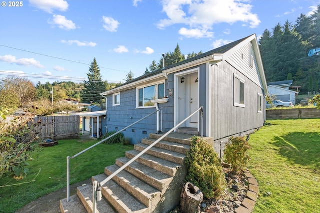 view of front of home with a front lawn