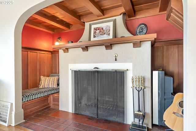 2783 NE Wiberg Ln, Portland, OR 97213 - detailed view of wooden ceiling with exposed beams and arched walkways