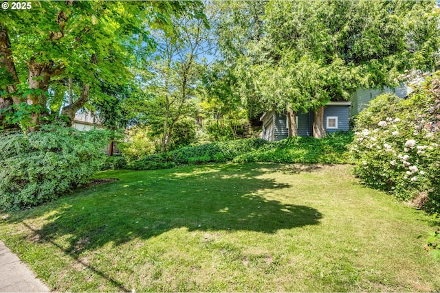 2783 NE Wiberg Ln, Portland, OR 97213 - view of grassy yard