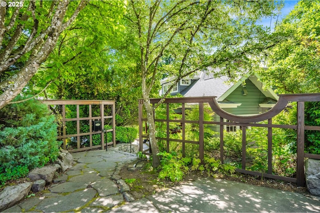 2783 NE Wiberg Ln, Portland, OR 97213 - view of patio / terrace featuring a gate
