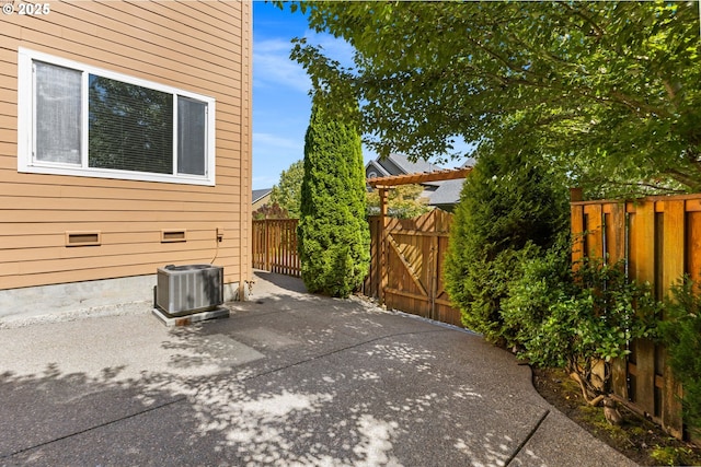 15655 SW Greenfield Dr, Portland, OR 97224 - view of patio / terrace
