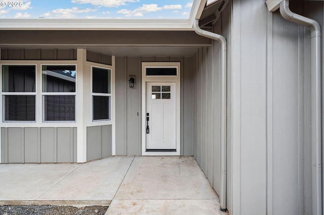 property entrance featuring a patio