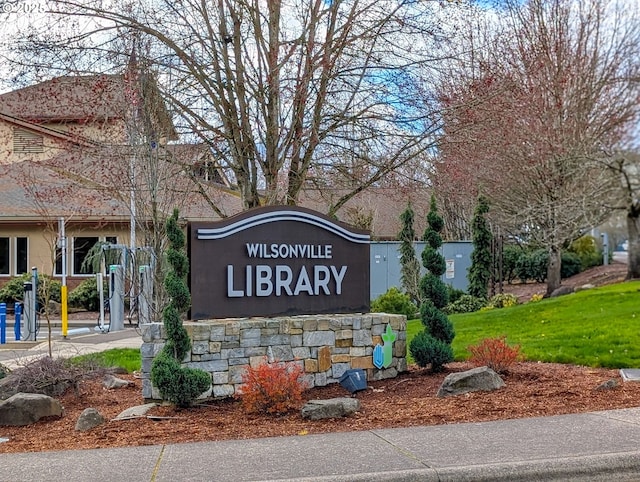 view of community / neighborhood sign