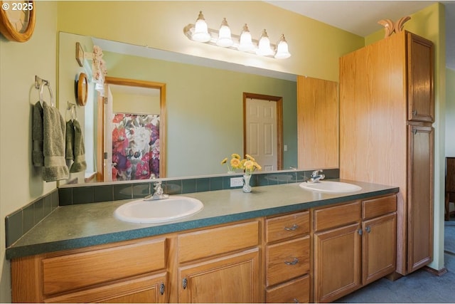 287 SW Oliver Ct, Dundee, OR 97115 - bathroom featuring double vanity