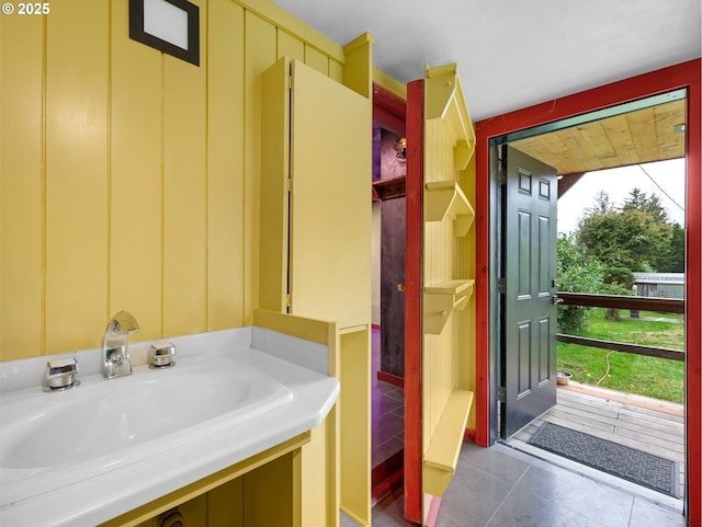 bathroom featuring a sink and tile patterned floors