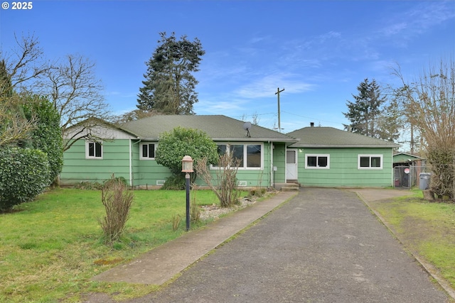 single story home with a front lawn