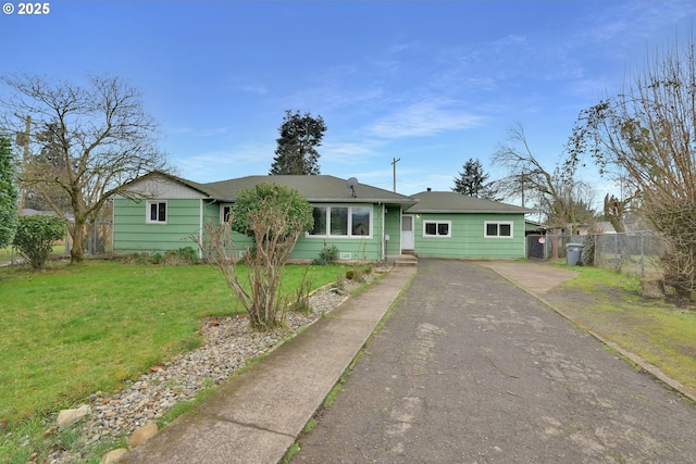 single story home featuring a front lawn