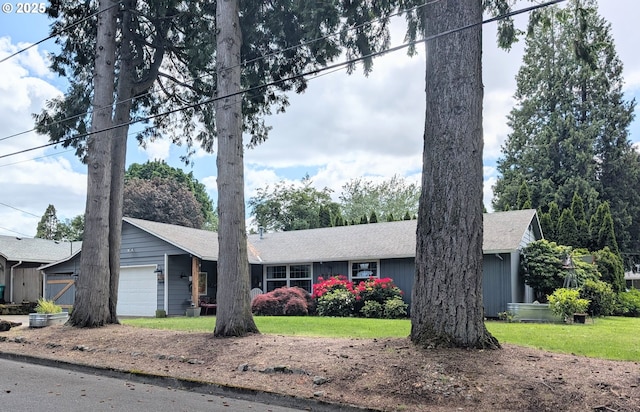 695 NW Towle Ave, Gresham, OR 97030 - single story home featuring a shingled roof, a front yard, and a garage