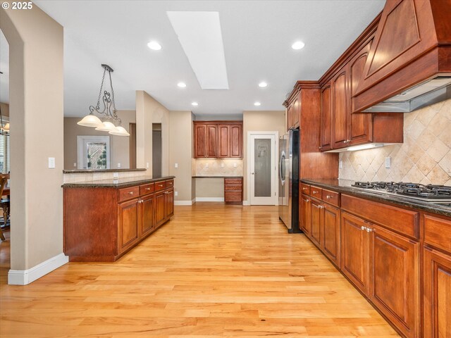 1303 NE 147th Ave, Vancouver, WA 98684 - kitchen with stainless steel appliances, custom range hood, light wood-type flooring, baseboards, and recessed lighting
