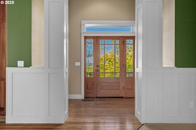 entryway featuring wood finished floors and baseboards