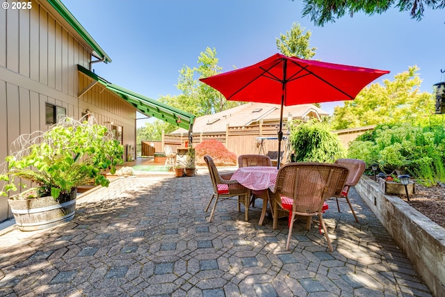 2407 Hawkins Ln, Eugene, OR 97405 - view of patio / terrace with outdoor dining space