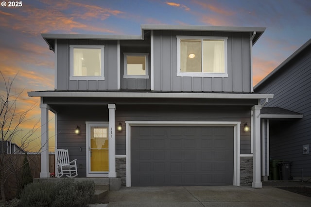 view of front facade featuring a garage