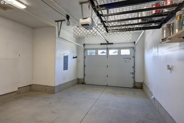 27 NW 6th Pl, Warrenton, OR 97146 - garage with a garage door opener and electric panel
