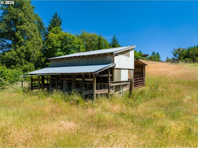 982 Reston Rd, Roseburg, OR 97471 - view of outdoor structure featuring an exterior structure