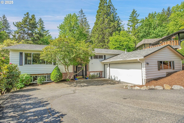 view of front facade with driveway and a garage