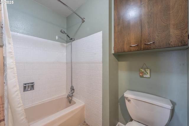 bathroom featuring toilet and shower / bath combo with shower curtain