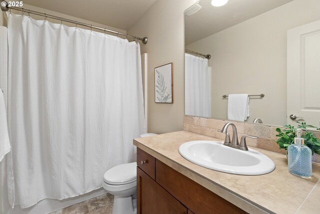 29229 SW Costa Cir E, Wilsonville, OR 97070 - bathroom featuring vanity, toilet, and curtained shower