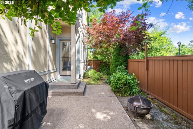 29229 SW Costa Cir E, Wilsonville, OR 97070 - fenced backyard featuring a fire pit, area for grilling, and a patio