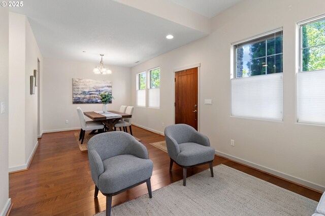 29229 SW Costa Cir E, Wilsonville, OR 97070 - living area featuring a chandelier, recessed lighting, wood finished floors, and baseboards