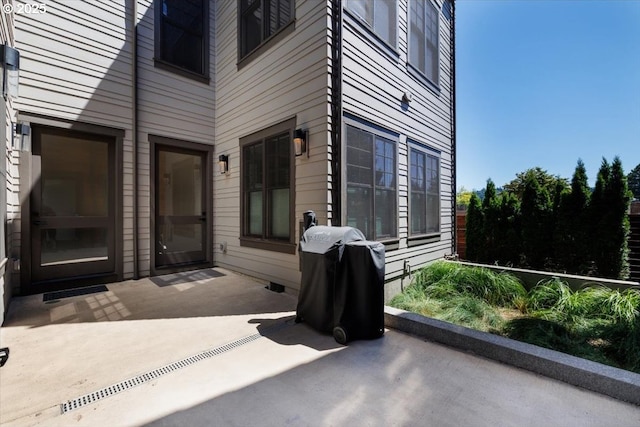 542 4th St, Lake Oswego, OR 97034 - view of patio with area for grilling