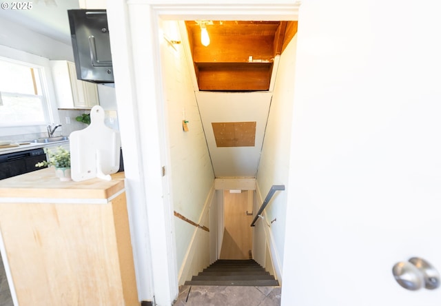 125 NE 80th Ave, Portland, OR 97213 - view of staircase