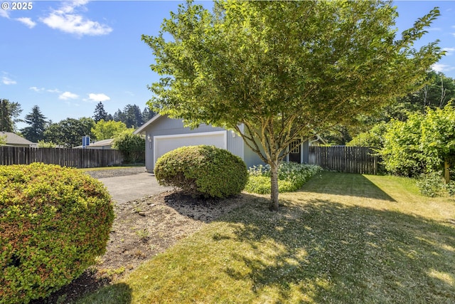 9115 NE Meadowbrook Cir, Vancouver, WA 98664 - view of yard featuring concrete driveway
