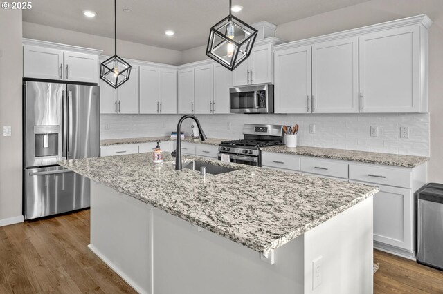 6510 N 89th Ave, Camas, WA 98607 - kitchen featuring appliances with stainless steel finishes, a sink, white cabinets, a kitchen island with sink, and recessed lighting