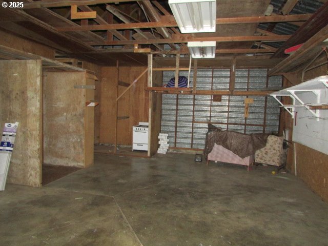 21451 SE Webfoot Rd, Dayton, OR 97114 - view of garage