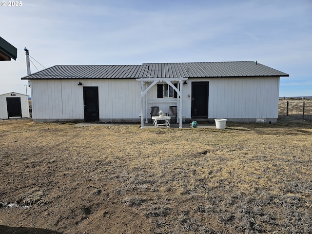 exterior space featuring a yard