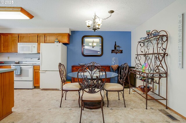 5219 Lacey Ct N, Keizer, OR 97303 - dining area featuring visible vents, a textured ceiling, and a chandelier