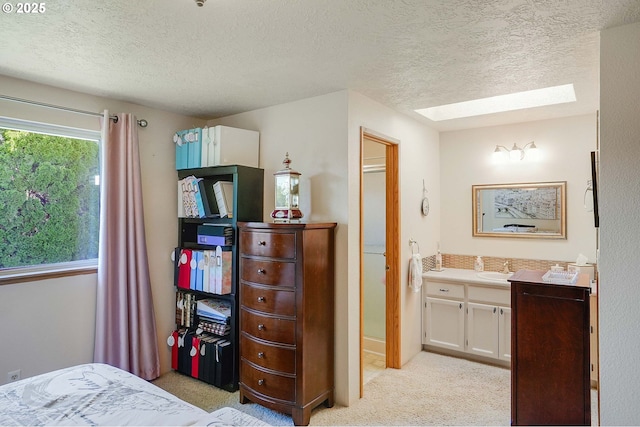 5219 Lacey Ct N, Keizer, OR 97303 - bedroom with a skylight, a sink, a textured ceiling, and light colored carpet