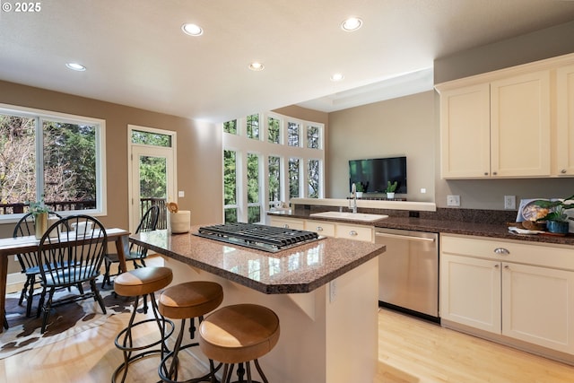 13581 SW Essex Dr, Portland, OR 97223 - kitchen featuring stainless steel appliances, recessed lighting, a center island, light wood-style floors, and a sink
