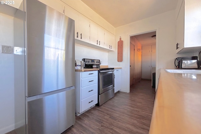 755 NE Ochoco Ave, Prineville, OR 97754 - carpeted bedroom with baseboards and multiple windows