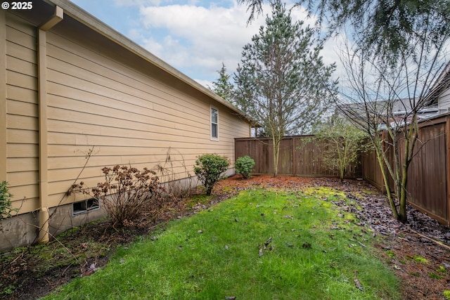 view of yard featuring a fenced backyard