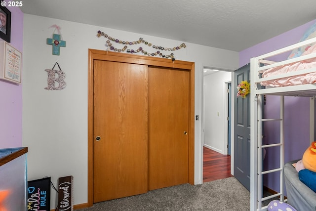 bedroom featuring carpet floors and a closet
