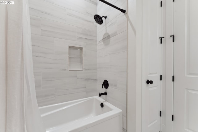 bathroom featuring shower / tub combo