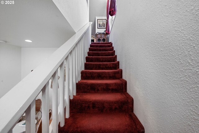 925 S Irvine Pl, Seaside, OR 97138 - stairway with a textured wall