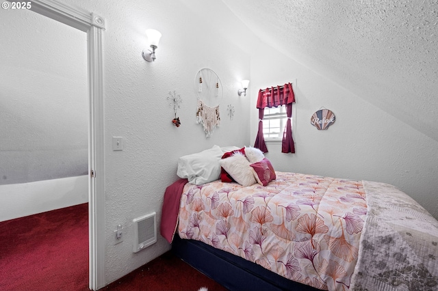 925 S Irvine Pl, Seaside, OR 97138 - bedroom with lofted ceiling, a textured ceiling, and carpet floors